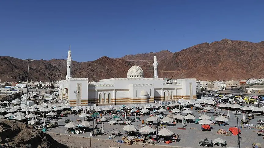 Uhud Dağı ve Şehitlik - Medine